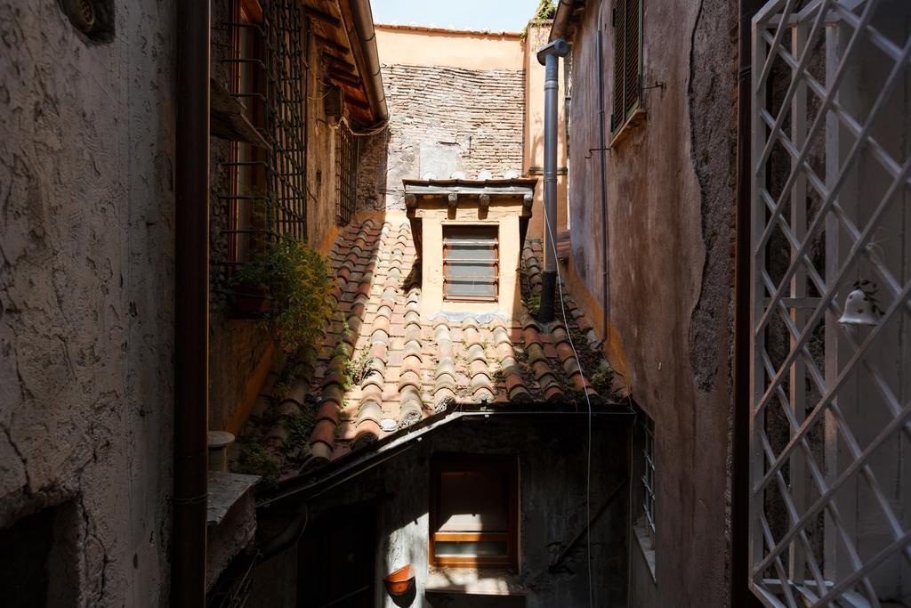 Navona, Old Rome Lodge ภายนอก รูปภาพ