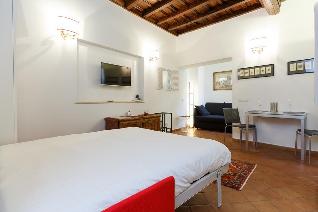 Navona, Old Rome Lodge ภายนอก รูปภาพ